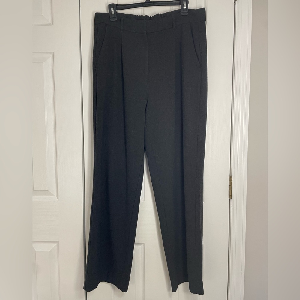 Wide leg, front pleated trousers from Old Navy. Soft with tailored style.